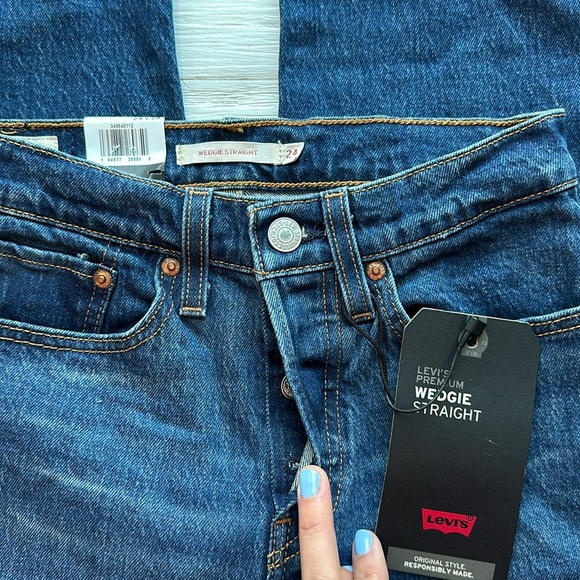 NWT Levi’s Wedgie Straight Dark Wash size 24 - Picture 6 of 9